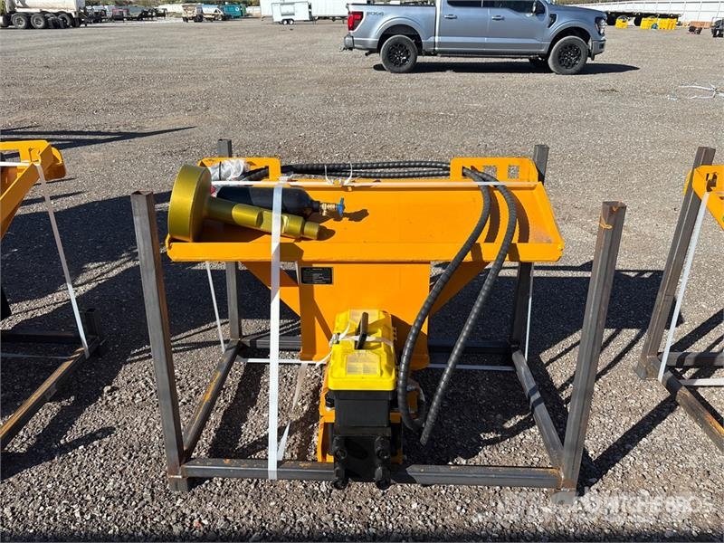 GIYI GY-AD680 47 in Skid Steer Post Driver (Unused Attrezzature per recinzioni