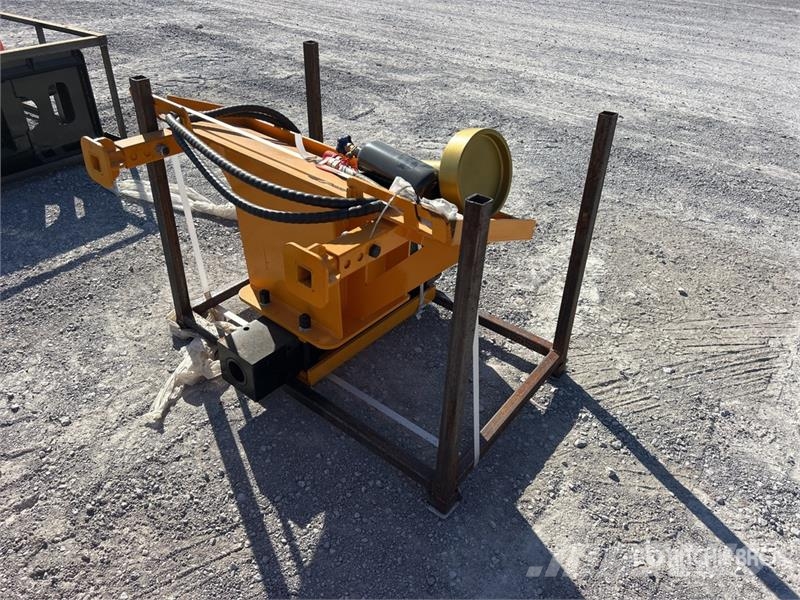  GIYI GY-AD680 Mini Skid Steer Post Driver (Unused) フェンス機材