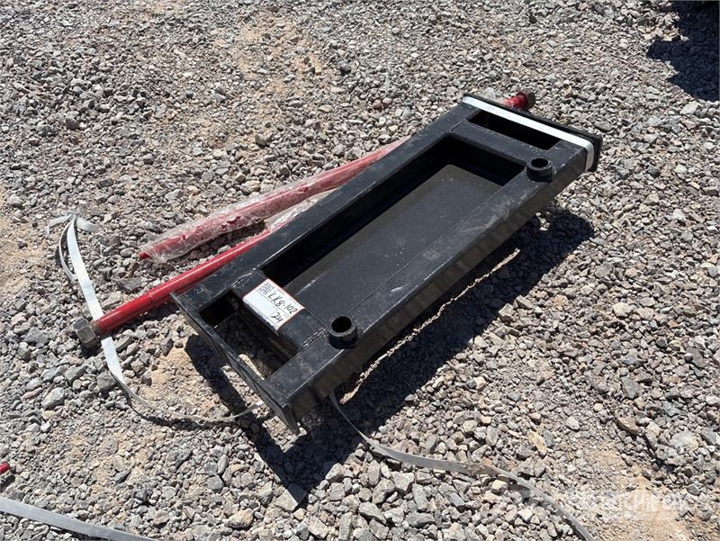 GIYI GY-BF39 39 in Mini Skid Steer Bale Spear (Unu Other components