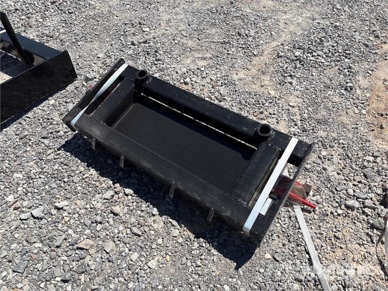 GIYI GY-BF39 39 in Mini Skid Steer Bale Spear (Unu Other components