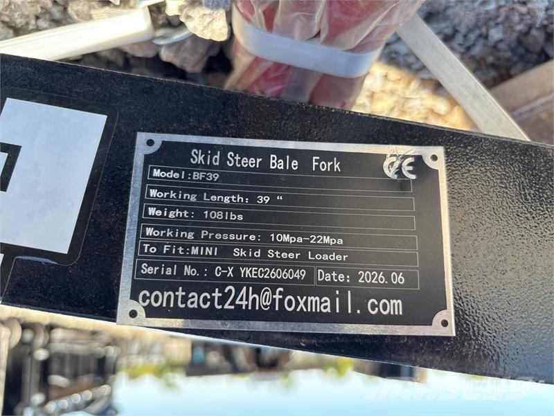 GIYI GY-BF39 39 in Mini Skid Steer Bale Spear (Unu Other components
