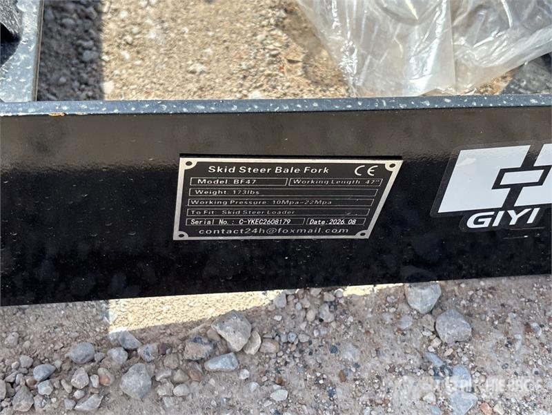  GIYI GY-BF47 44 in Skid Steer Bale Spear (Unused) Drugi deli