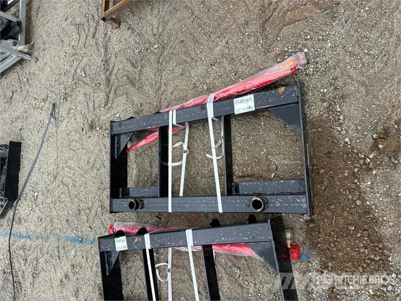 GIYI GY-BF47 47 in Skid Steer Bale Spear (Unused) Outros componentes