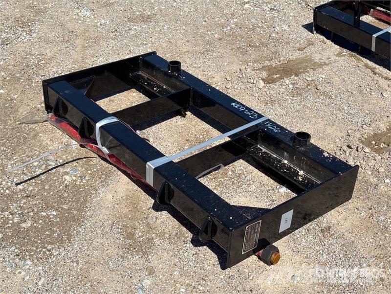  GIYI GY-BF47 47 in Skid Steer Bale Spear (Unused) 其他组件