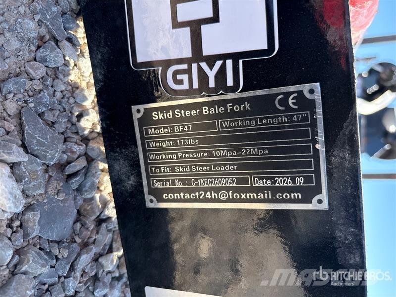 GIYI GY-BF47 47 in Skid Steer Bale Spear (Unused) Other components