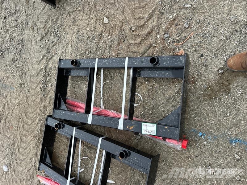 GIYI GY-BF47 47 in Skid Steer Bale Spear (Unused) Outros componentes