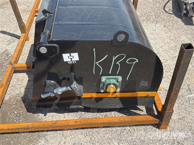 GIYI GY-BS72 72 in Skid Steer Sweeper (Unused) Навесные щетки