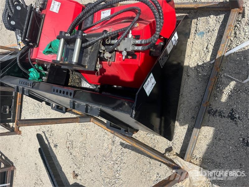  GIYI GY-BT67 67 in General Purpose Skid Steer Buck Cucharones