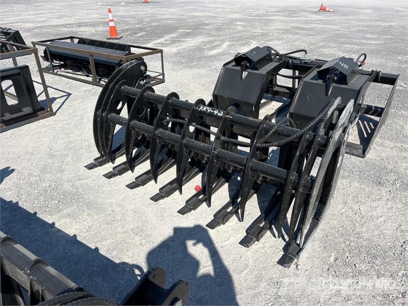 GIYI GY-CLG72 72 in Skid Steer Grapple (Unused) 兩爪吊夾
