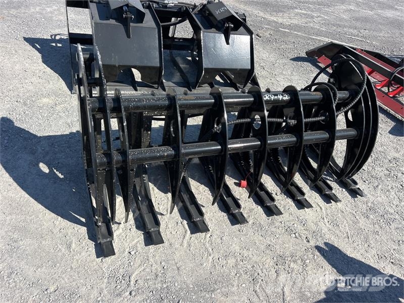 GIYI GY-CLG72 72 in Skid Steer Grapple (Unused) 兩爪吊夾