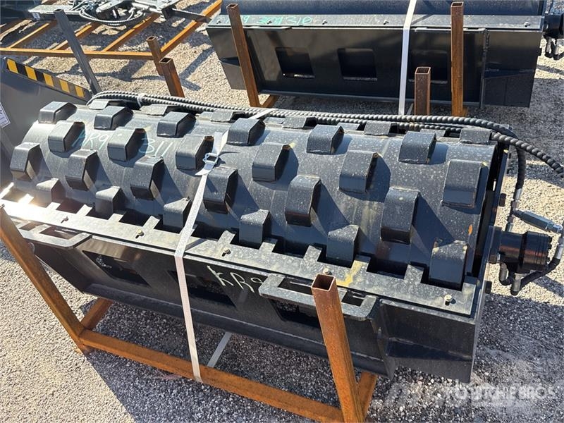GIYI GY-CW70 59 in Padfoot Skid Steer Vibratory Ro Rolos compactadores