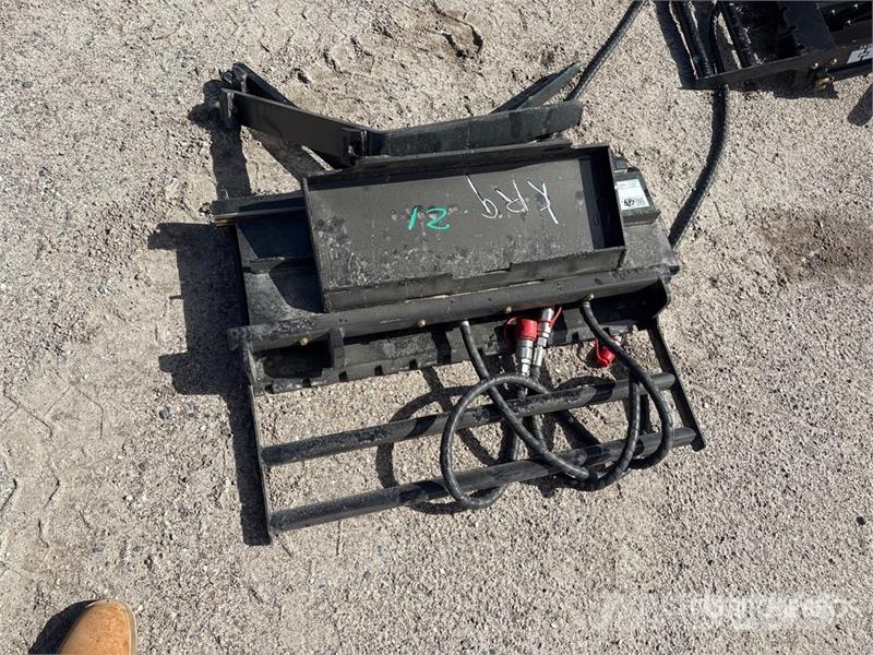 GIYI GY-CYHC 30 in Mini Skid Steer Forks (Unused) Uñas para carretilla