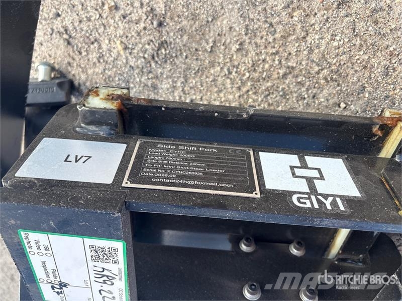 GIYI GY-CYHC 30 in Mini Skid Steer Forks (Unused) Uñas para carretilla