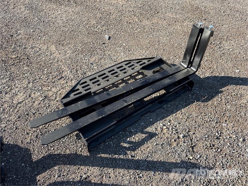 GIYI GY-DHC 59 in Skid Steer Forks (Unused) Pallegafler