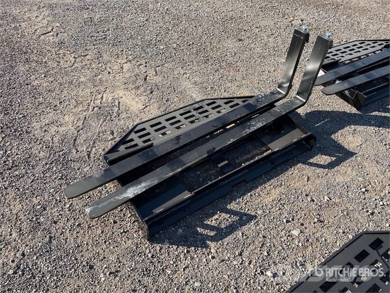 GIYI GY-DHC 59 in Skid Steer Forks (Unused) Pallegafler