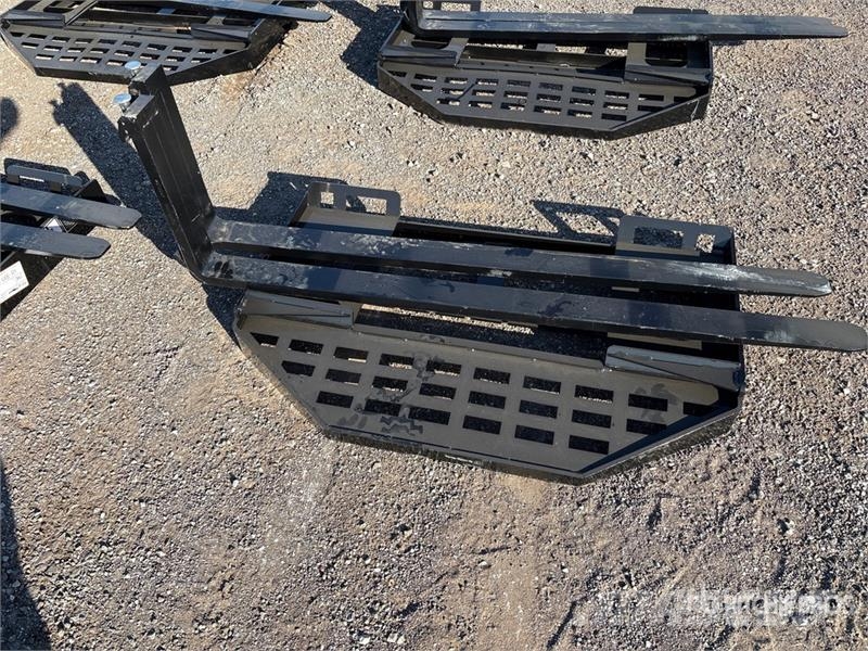 GIYI GY-DHC 59 in Skid Steer Forks (Unused) Pallegafler