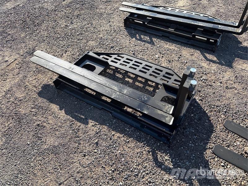 GIYI GY-DHC 59 in Skid Steer Forks (Unused) Pallegafler