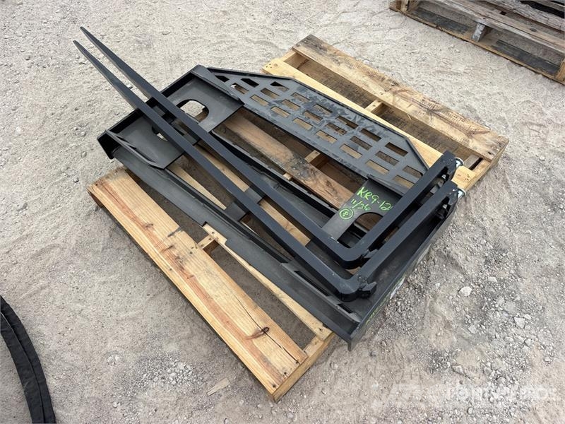 GIYI GY-DHC 59 in Skid Steer Forks (Unused) Forks