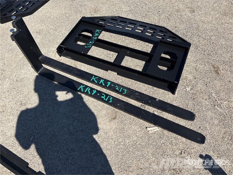 GIYI GY-DHC 59 in Skid Steer Forks (Unused) Dakšas