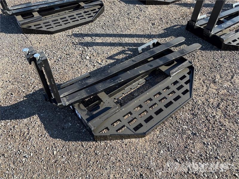 GIYI GY-DHC 59 in Skid Steer Forks (Unused) Pallegafler
