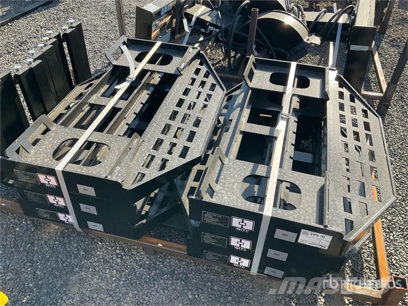  GIYI GY-DHC 59 in Skid Steer Forks (Unused) Вили