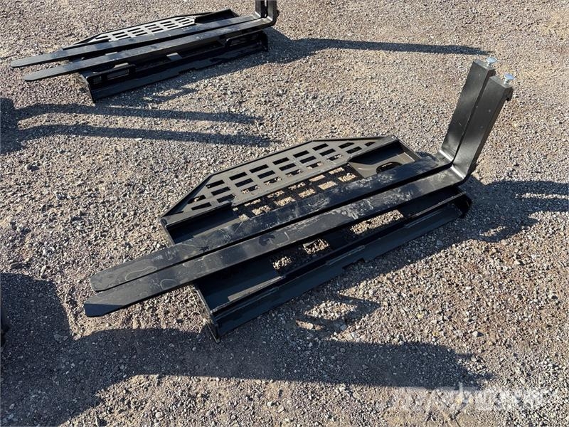 GIYI GY-DHC 59 in Skid Steer Forks (Unused) Pallegafler