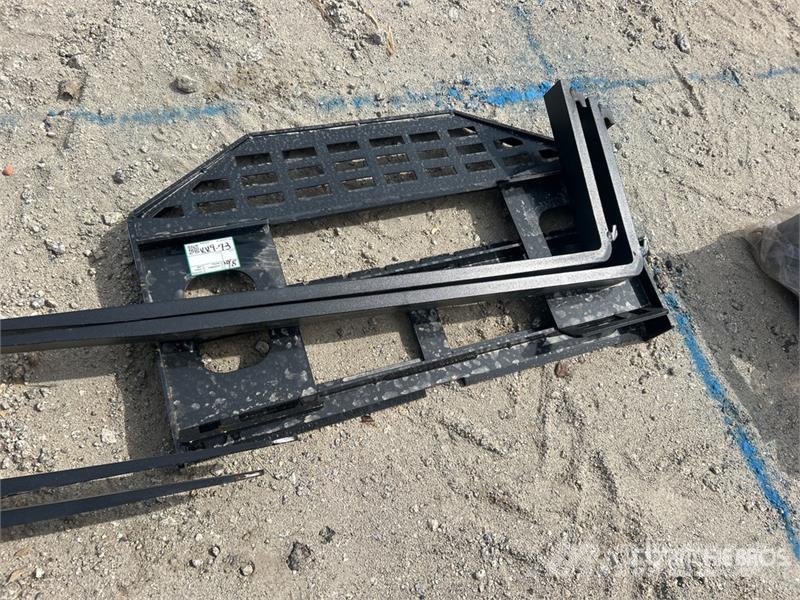 GIYI GY-DHC 59 in Skid Steer Forks (Unused) Fourche