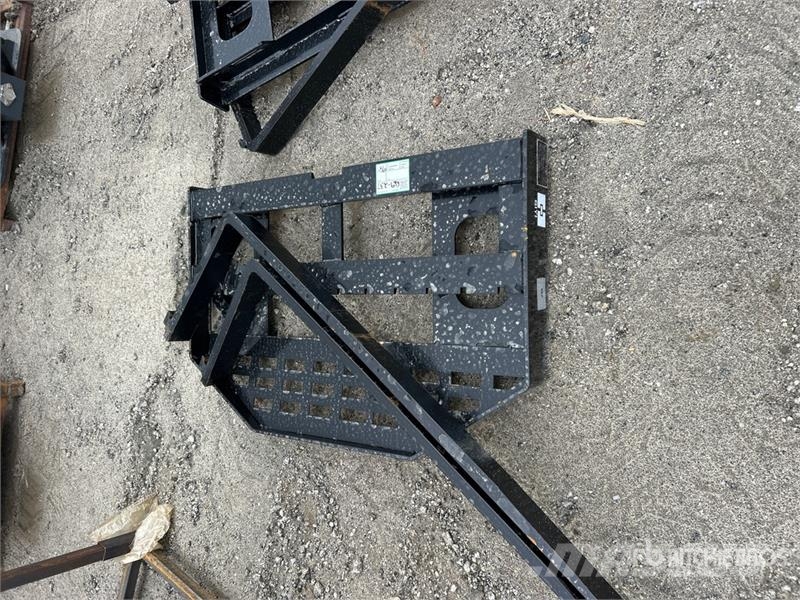 GIYI GY-DHC 59 in Skid Steer Forks (Unused) Vilice