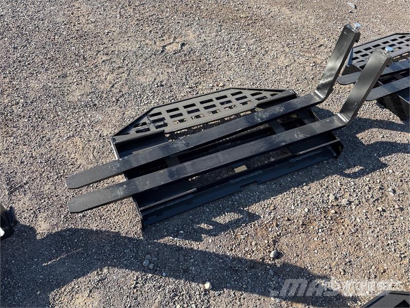 GIYI GY-DHC 59 in Skid Steer Forks (Unused) Pallegafler