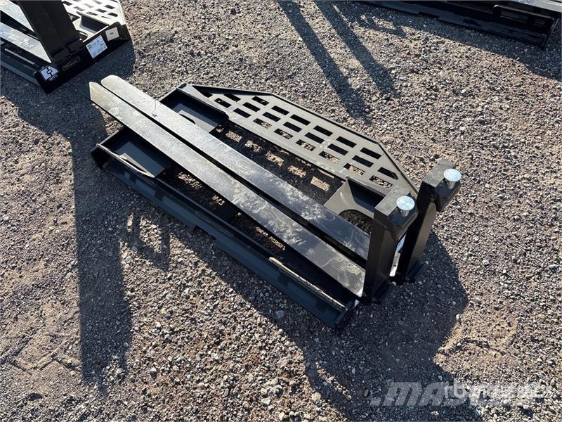 GIYI GY-DHC 59 in Skid Steer Forks (Unused) Pallegafler