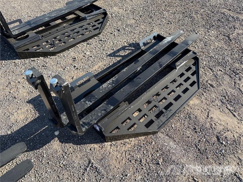 GIYI GY-DHC 59 in Skid Steer Forks (Unused) Pallegafler