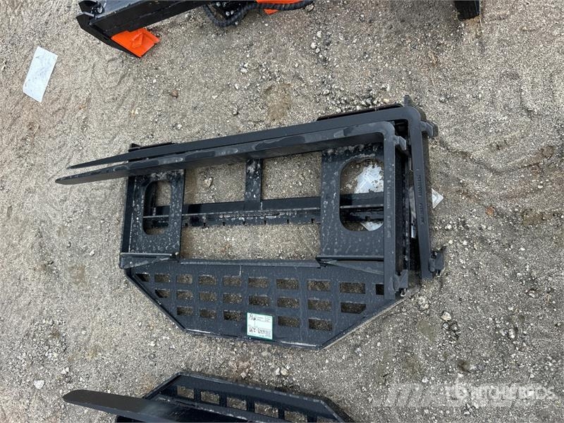  GIYI GY-DHC 59 in Skid Steer Forks (Unused) Dakšas