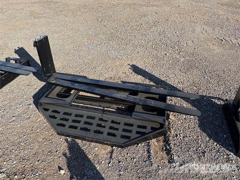 GIYI GY-DHC 59 in Skid Steer Forks (Unused) Pallegafler