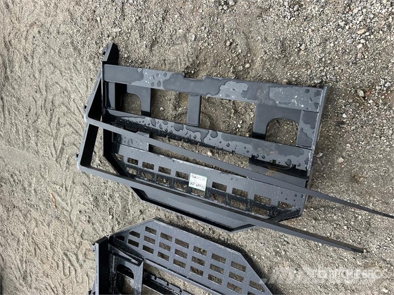 GIYI GY-DHC 59 in Skid Steer Forks (Unused) Vilice