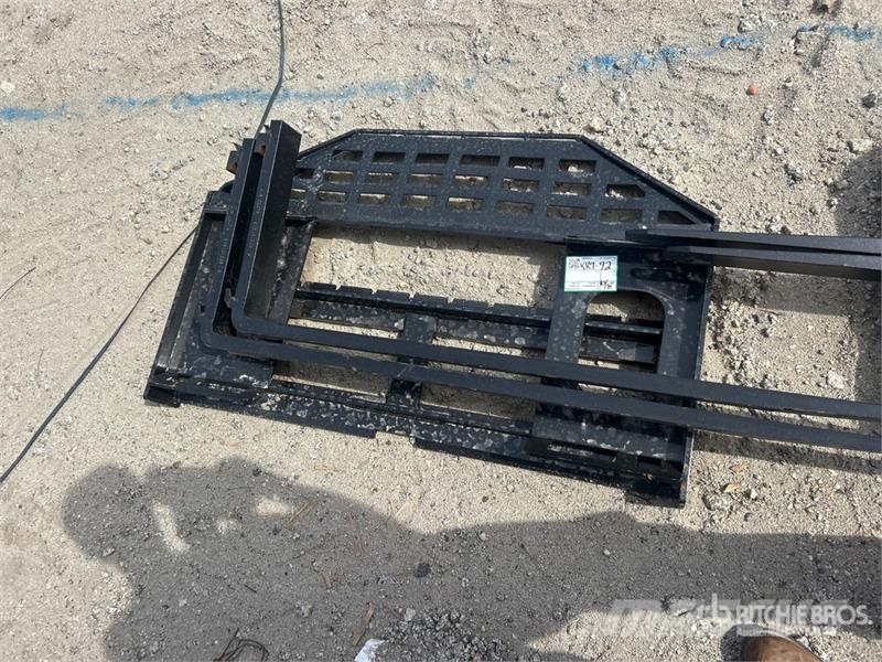 GIYI GY-DHC 59 in Skid Steer Forks (Unused) Fourche