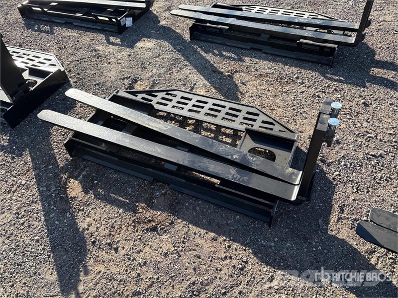 GIYI GY-DHC 59 in Skid Steer Forks (Unused) Pallegafler