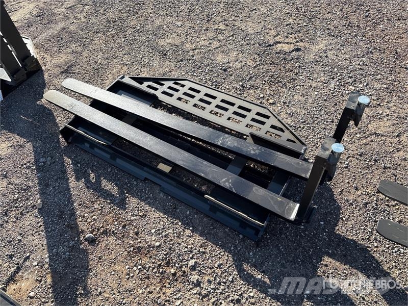 GIYI GY-DHC 59 in Skid Steer Forks (Unused) Pallegafler