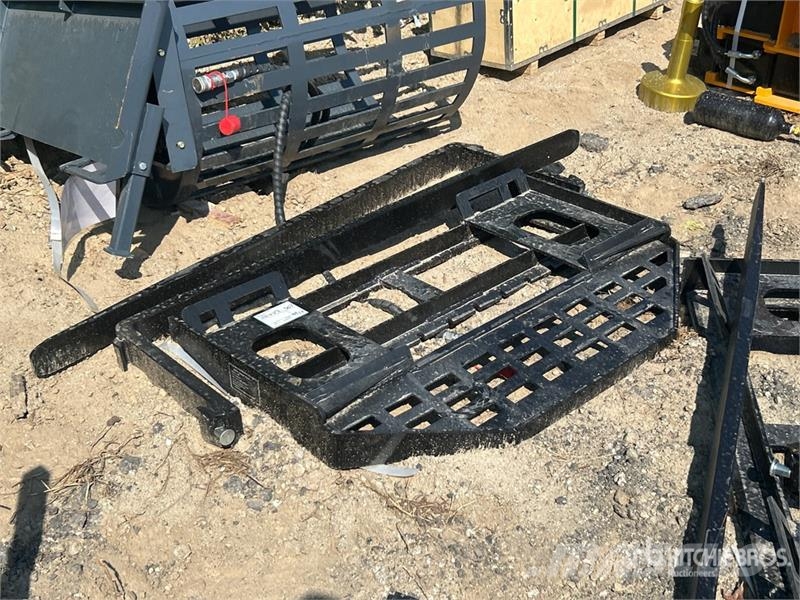 GIYI GY-DHC 60 in Skid Steer Forks (Unused) Vilice