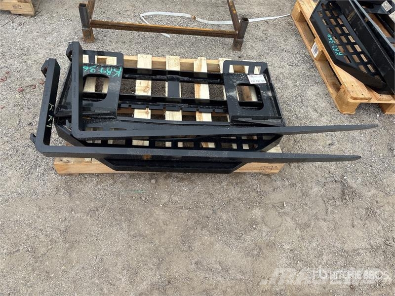 GIYI GY-DHC 60 in Skid Steer Forks (Unused) Pallgafflar