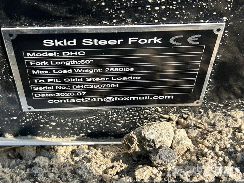 GIYI GY-DHC 60 in Skid Steer Forks (Unused) Vilice