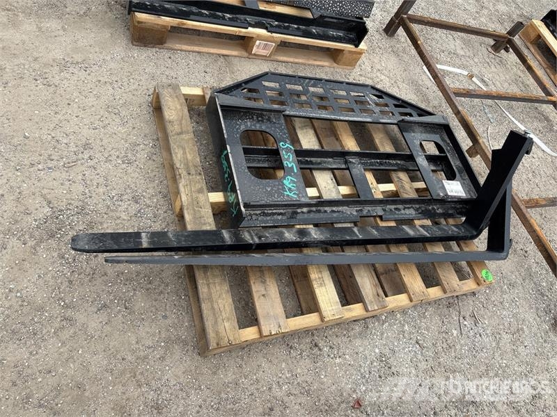  GIYI GY-DHC Skid Steer Forks (Unused) Garfos