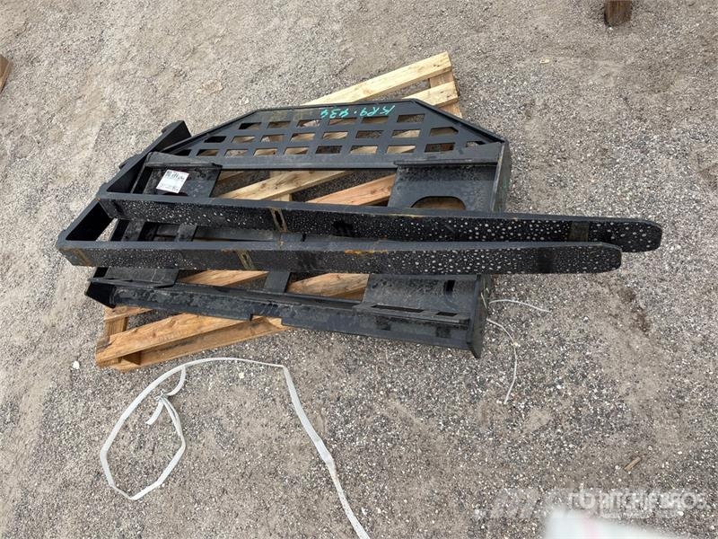GIYI GY-DHC Skid Steer Forks (Unused) شوكات