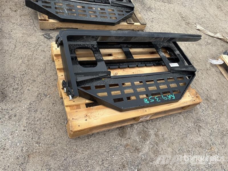 GIYI GY-DHC Skid Steer Forks (Unused) شوكات