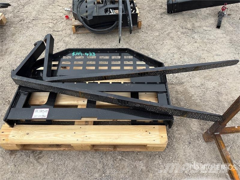 GIYI GY-DHC Skid Steer Forks (Unused) شوكات