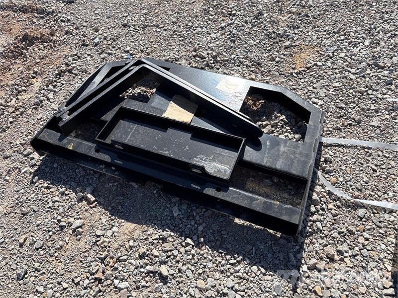 GIYI GY-FR47 29 in Mini Dingo Skid Steer Forks (Un Pallegafler