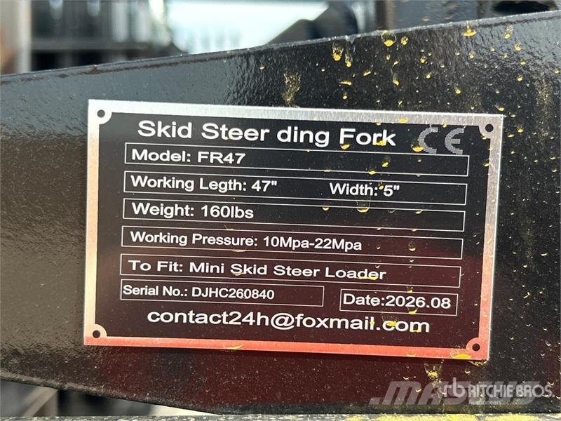 GIYI GY-FR47 30 in Dingo Skid Steer Forks (Unused) Garfos
