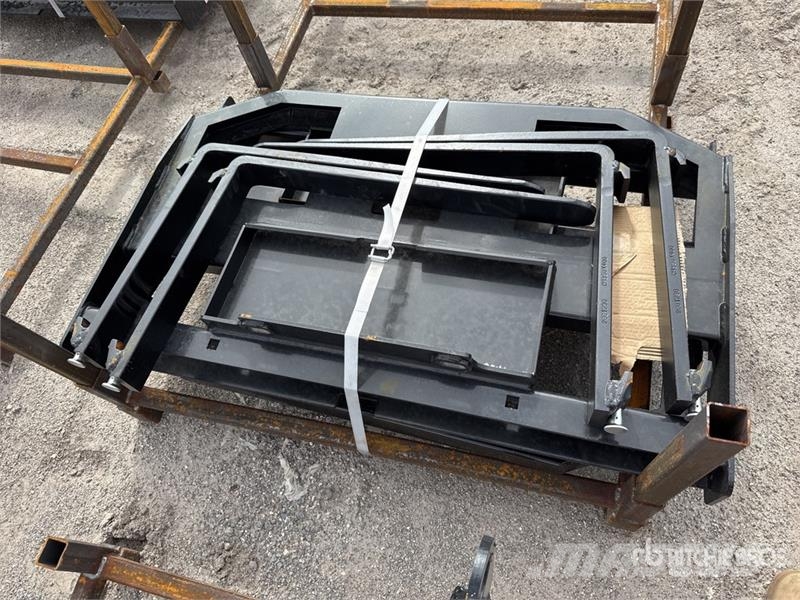 GIYI GY-FR47 36 in Dingo Skid Steer Forks (Unused) Horquillas