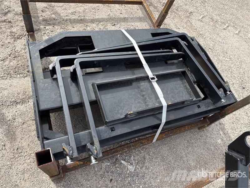  GIYI GY-FR47 36 in Dingo Skid Steer Forks (Unused) Horquillas