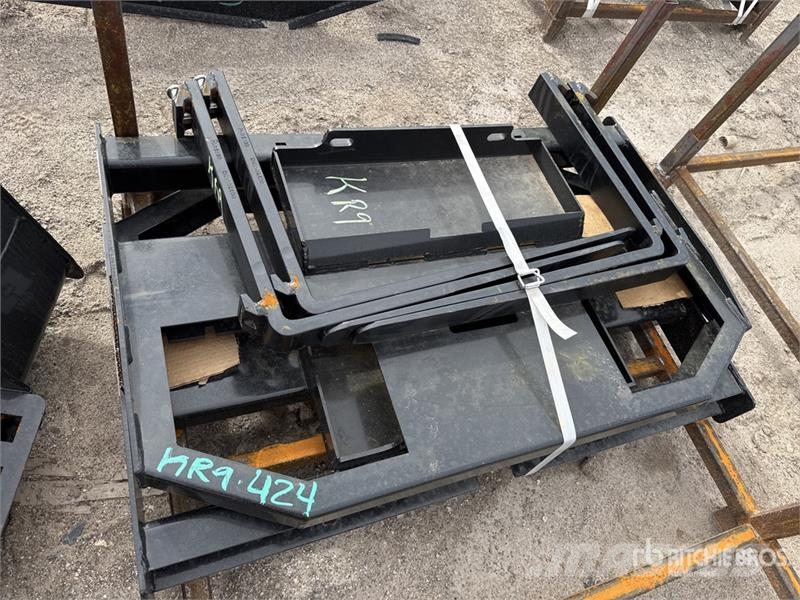  GIYI GY-FR47 36 in Dingo Skid Steer Forks (Unused) Horquillas