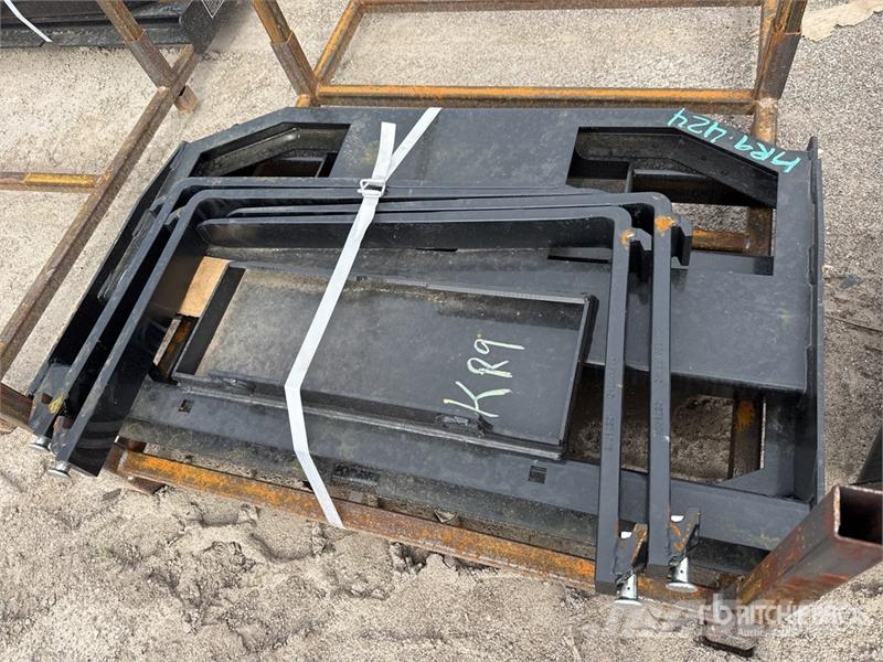  GIYI GY-FR47 36 in Dingo Skid Steer Forks (Unused) Horquillas